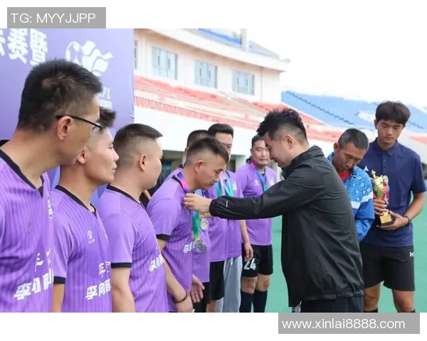 足球明星与中国风的完美结合展现传统文化魅力与现代体育精神 足球明星与中国风的完美结合展现传统文化魅力与现代体育精神