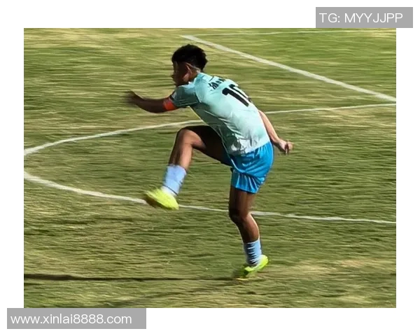 足球明星亲临扬州激情踢球视频精彩瞬间回顾 足球明星亲临扬州激情踢球视频精彩瞬间回顾