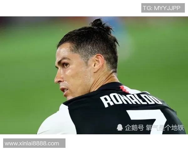 足球明星扎小辫的时尚风采与场上表现的完美结合图片欣赏 足球明星扎小辫的时尚风采与场上表现的完美结合图片欣赏