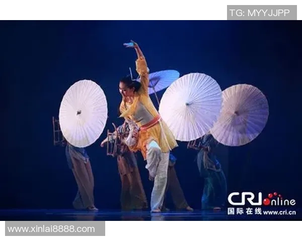 少林足球明星展现独特舞姿融合武术与舞蹈的精彩瞬间